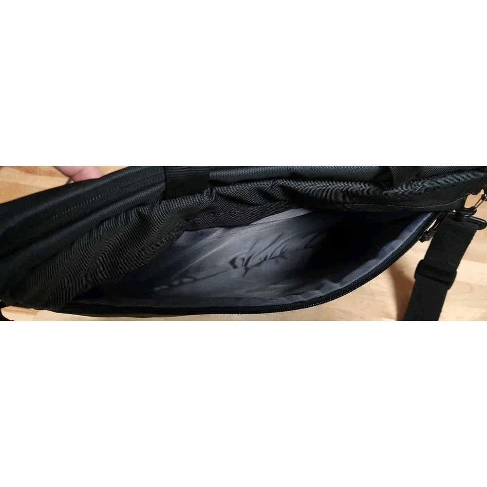 Thule Crossover Crown‎ Royal Laptop Briefcase Messenger Travel Bag 16 Inch